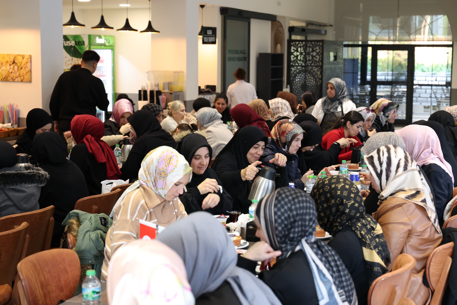 Kadın Kolları ile Birlikte Güzel Yarınlara