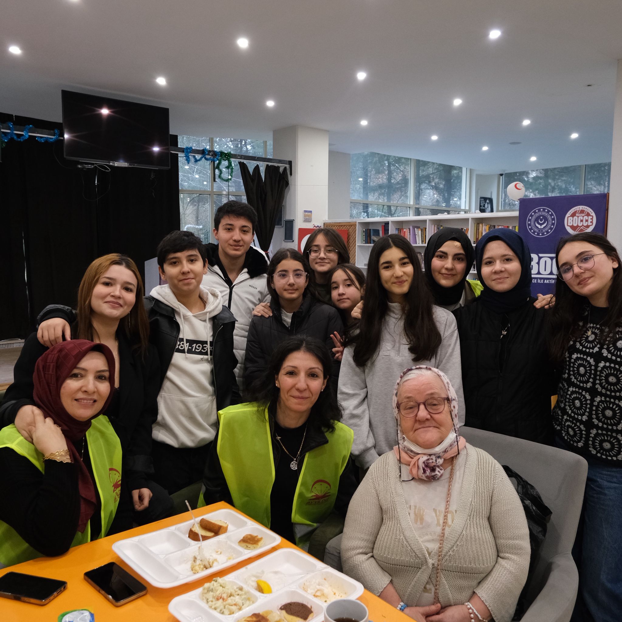 Huzurevinde Lise Öğrencilerimizle Birlikte Büyüklerimizi Ziyaret